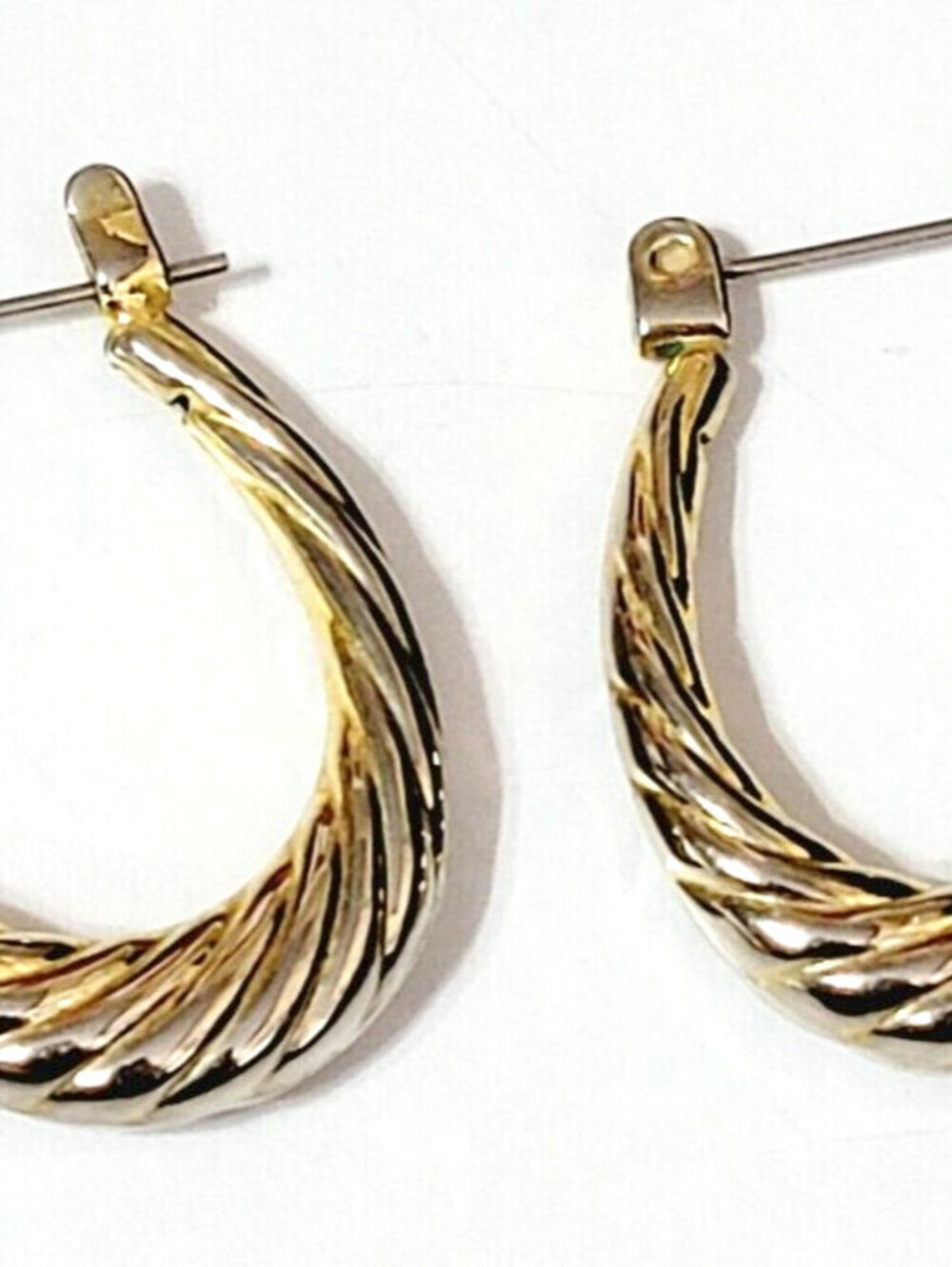 Vintage Long Hoop Pierced Earrings Silver-tone Ribbed Self-Closing Retro sp-24
